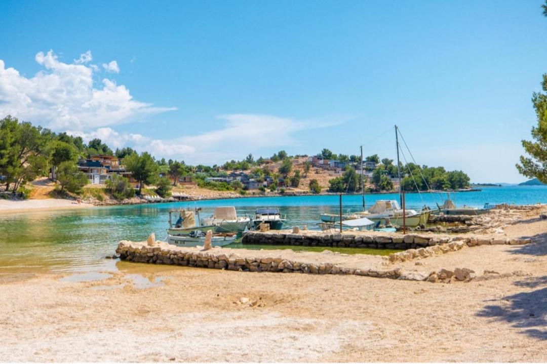 Hipo Camp Mobil Home Arta Pakostane Bagian luar foto