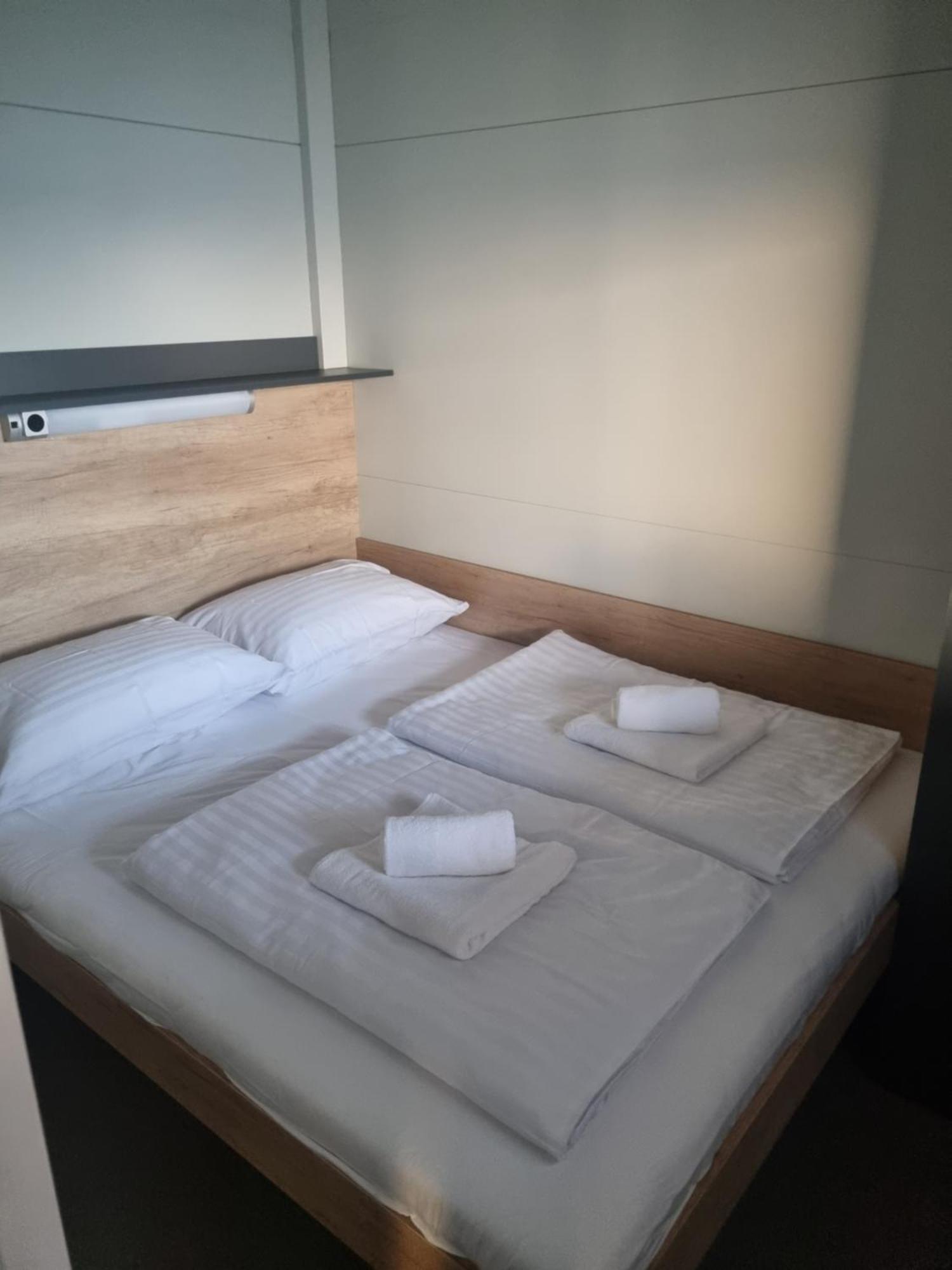 Hipo Camp Mobil Home Arta Pakostane Bagian luar foto